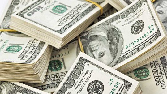 El dólar bajó 8 centavos y termina la semana a $15,79