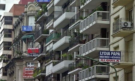 En la ciudad de Santa Fe se estima que 20.000 familias alquilan formalmente una vivienda para contar con un techo propio, las cifras fueron elaboradas por el Frente Nacional de Inquilinos de Santa Fe. En la ciudad de Santa Fe se estima que 20.000 familias alquilan formalmente una vivienda para contar con un techo propio, las cifras fueron elaboradas por el Frente Nacional de Inquilinos de Santa Fe.