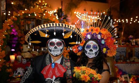 La Unesco distinguió a la festividad indígena de Día de Muertos como Obra Maestra del Patrimonio Oral e Intangible de la Humanidad La Unesco distinguió a la festividad indígena de Día de Muertos como Obra Maestra del Patrimonio Oral e Intangible de la Humanidad