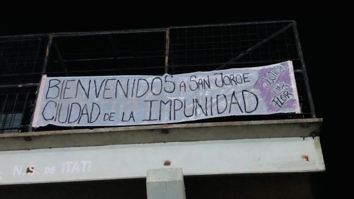 Cada uno de los carteles y pasacalles reclaman justicia a dos años del femicidio.