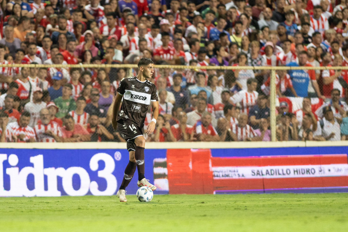 Leonel Picco fue titular en la visita de Platense a Unión. Leonel Picco fue titular en la visita de Platense a Unión.