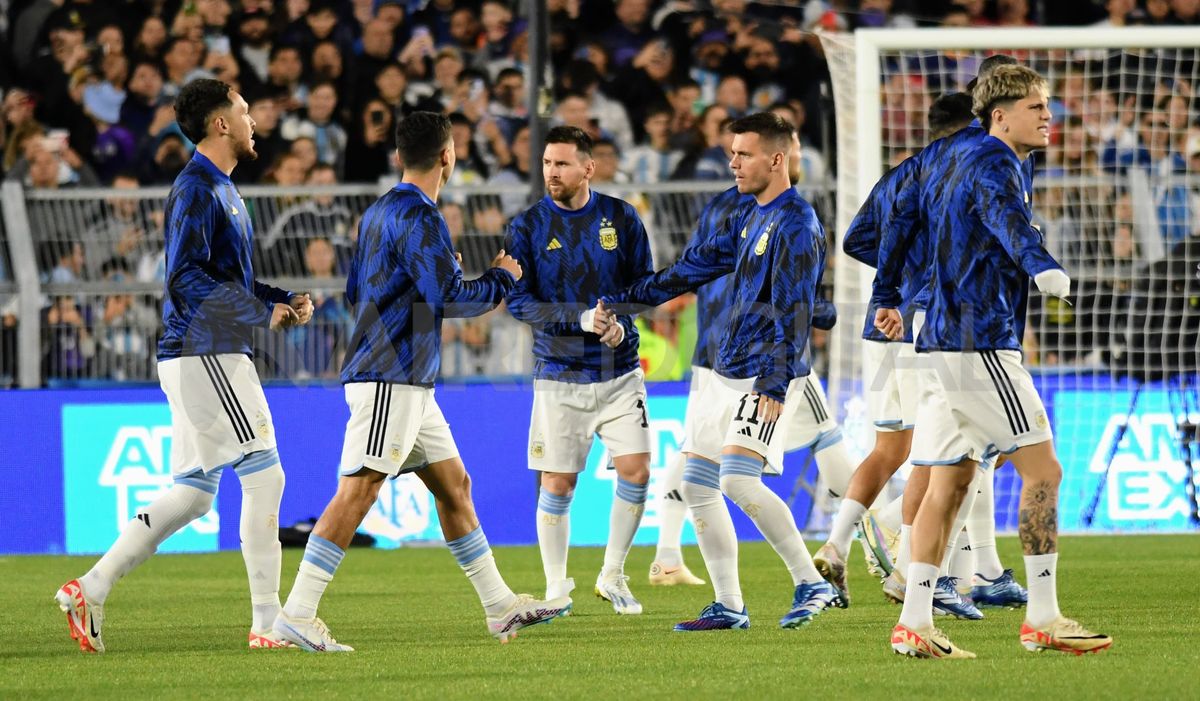 Messi se prepara para enfrentar a Paraguay en el Monumental.
