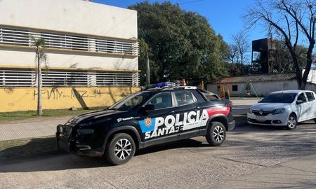 El policía le sacó las cubiertas a un patrullero y las vendió | Imagen ilustrativa El policía le sacó las cubiertas a un patrullero y las vendió | Imagen ilustrativa