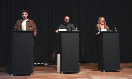 El debate entre los candidatos a concejales se realizó en la Sala Moreno de la ciudad de Santa Fe. El debate entre los candidatos a concejales se realizó en la Sala Moreno de la ciudad de Santa Fe.