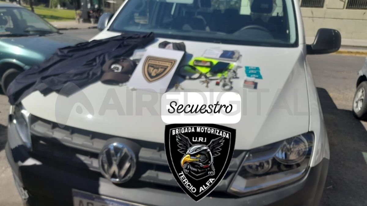 Secuestraron en Santa Fe la camioneta Volkswagen Amarok en la que se movilizaban los ladrones. Secuestraron en Santa Fe la camioneta Volkswagen Amarok en la que se movilizaban los ladrones.
