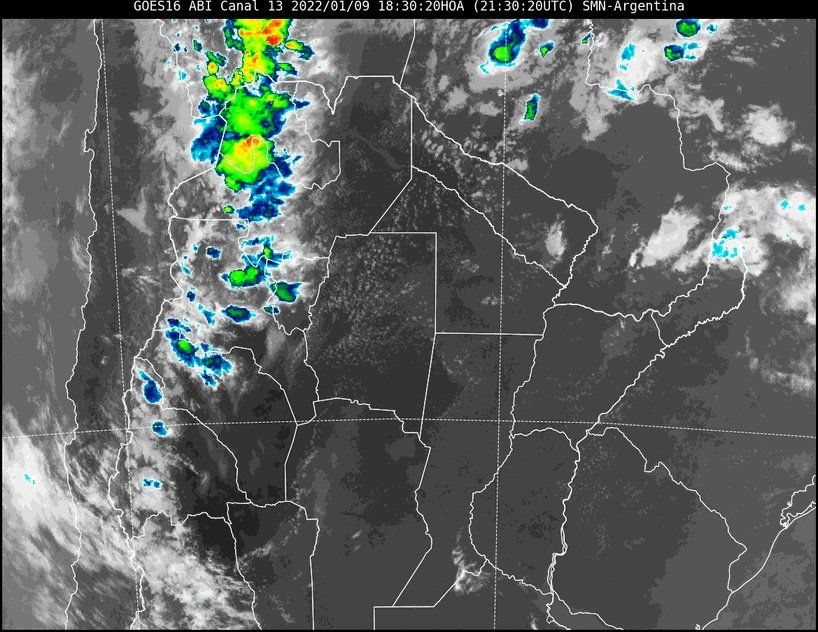 En la imagen satelital se observa poca nubosidad en la provincia. Una zona de baja presión en el norte argentino produce el ingreso de aire cálido en gran parte del país.