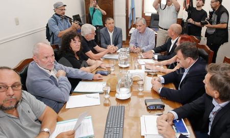 La paritaria de la administración central será convocada a un encuentro que se realizará la próxima semana. La paritaria de la administración central será convocada a un encuentro que se realizará la próxima semana.