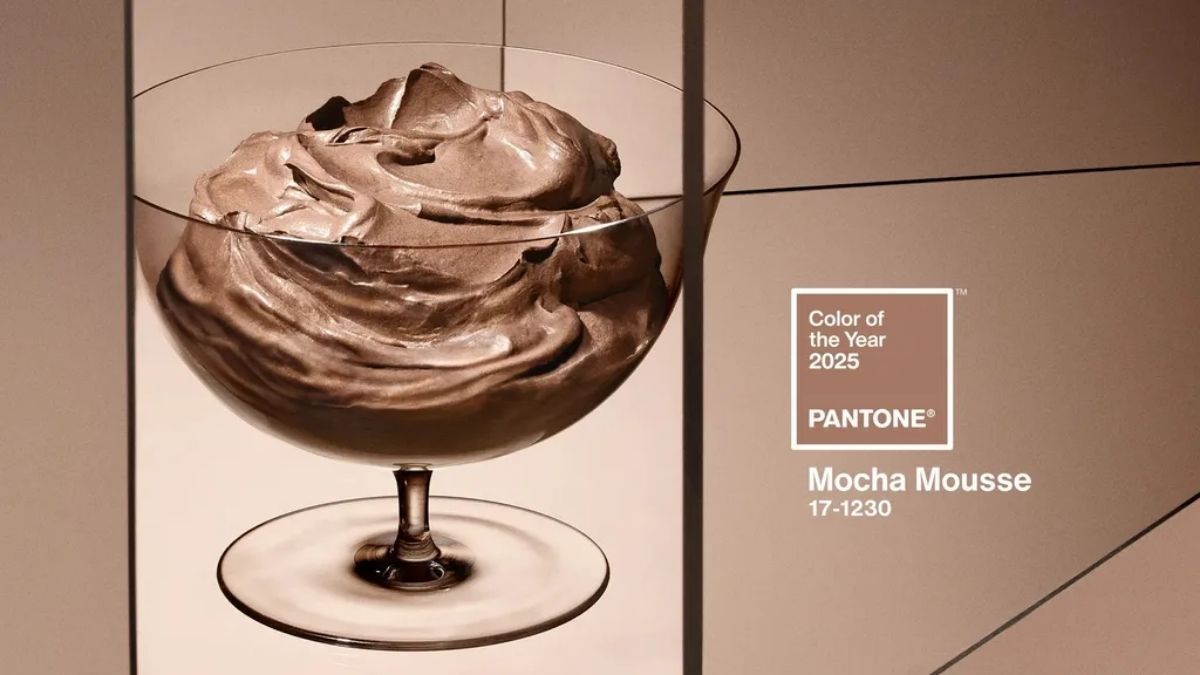 Mocha Mousse es el color Pantone del 2025, una gran opción para aplicar a tus maquillajes. Mocha Mousse es el color Pantone del 2025, una gran opción para aplicar a tus maquillajes.