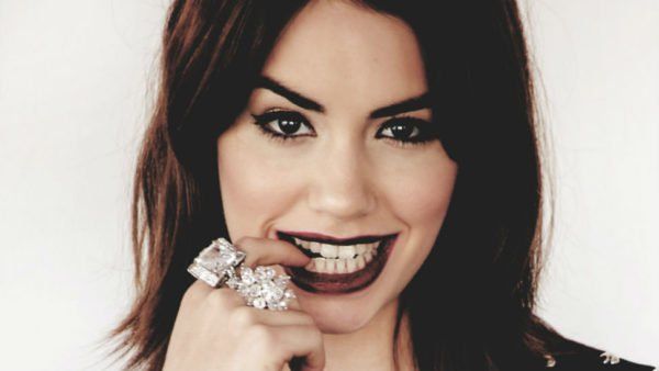 Lali Espósito exhibió su tremendo escote e hizo una confesión íntima