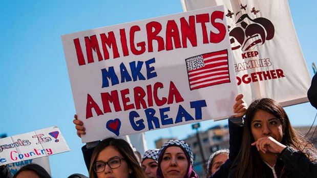 EE.UU.&nbsp;flexibilizó las condiciones para negar la residencia permanente a inmigrantes considerados una carga económica para el país.