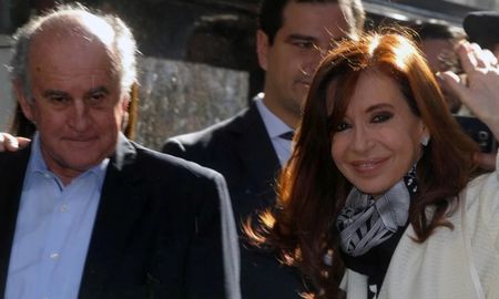 El senador kirchnerista Oscar Parrilli y la vicepresidenta Cristina Kirchner. El senador kirchnerista Oscar Parrilli y la vicepresidenta Cristina Kirchner.
