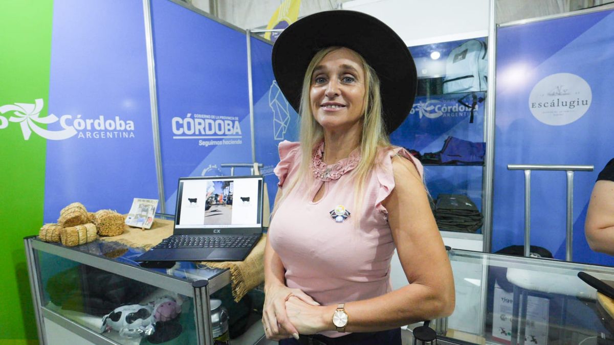 María Cristina presentó sus chalecos para terneros en la TodoLáctea 2025. María Cristina presentó sus chalecos para terneros en la TodoLáctea 2025.