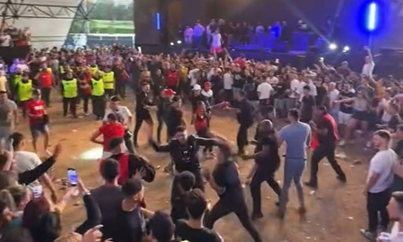 Batalla campal en un show de L-Gante en Uruguay: caos, destrozos y heridos Batalla campal en un show de L-Gante en Uruguay: caos, destrozos y heridos