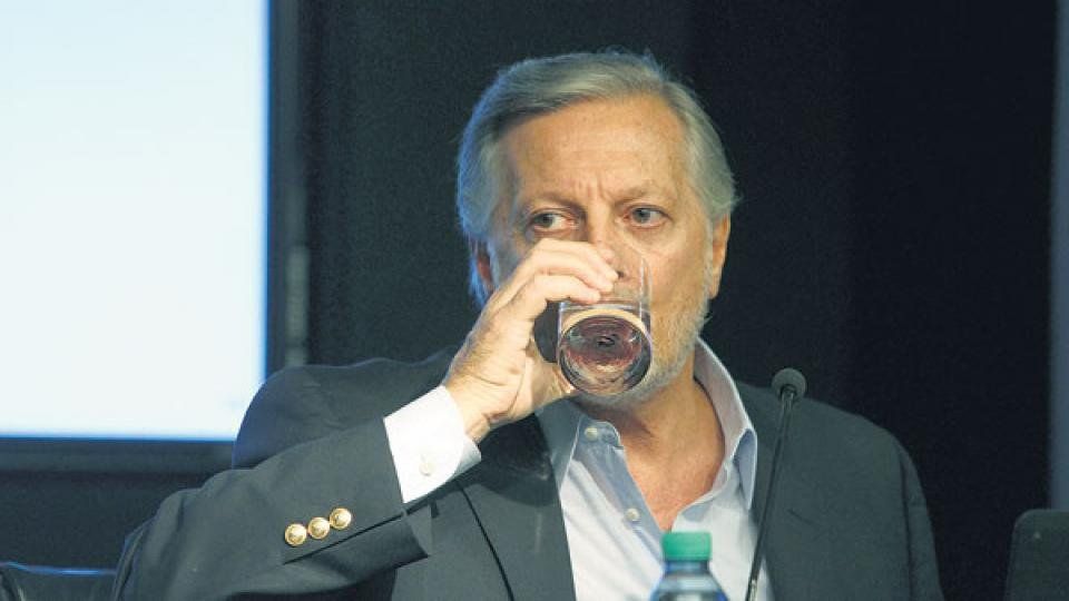 Aranguren sigue sacando su dinero al exterior