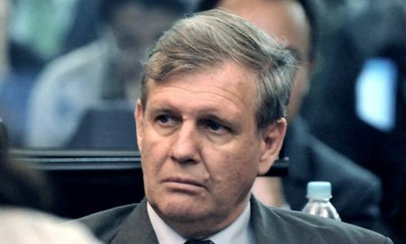 Los ex militares fueron condenados a prisión perpetua por delitos de lesa humanidad y por tal motivo la justicia les rechazó cada solicitud de domiciliaria, aunque superen los 70 años de edad. Los ex militares fueron condenados a prisión perpetua por delitos de lesa humanidad y por tal motivo la justicia les rechazó cada solicitud de domiciliaria, aunque superen los 70 años de edad.