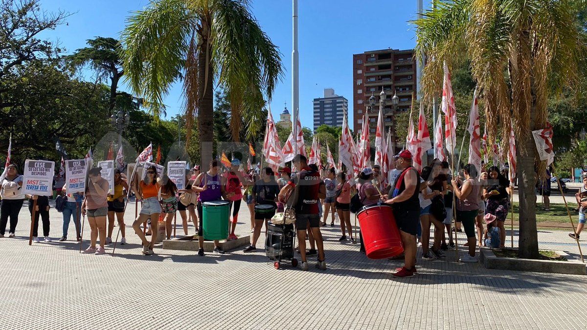 Movimientos sociales realizan este miércoles una nueva protesta en reclamo de suspensiones y bajas en el programa Potenciar Trabajo que afecta a 160 mil personas en todo el país.