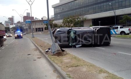 El choque tuvo lugar a la altura del Cemafé, en la intersección de avenida 27 de Febrero y Mendoza. El conductor del rodado fue asistido por personal del 107. El choque tuvo lugar a la altura del Cemafé, en la intersección de avenida 27 de Febrero y Mendoza. El conductor del rodado fue asistido por personal del 107.