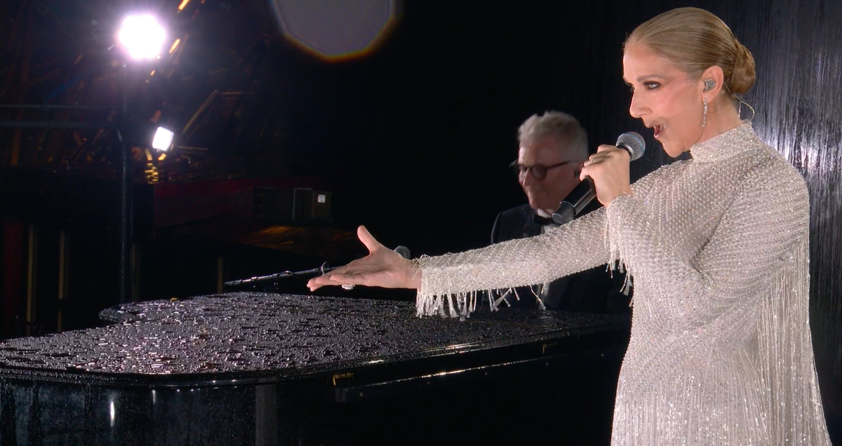 Céline Dion se presentó en los Juegos Olímpicos de Verano en París. Céline Dion se presentó en los Juegos Olímpicos de Verano en París.