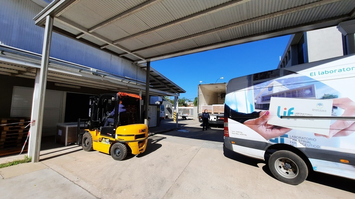 El Laboratorio Industrial Farmacéutico distribuye especialidades a través del programa nacional Remediar, a más de 8.000 centros de salud de todo el país.