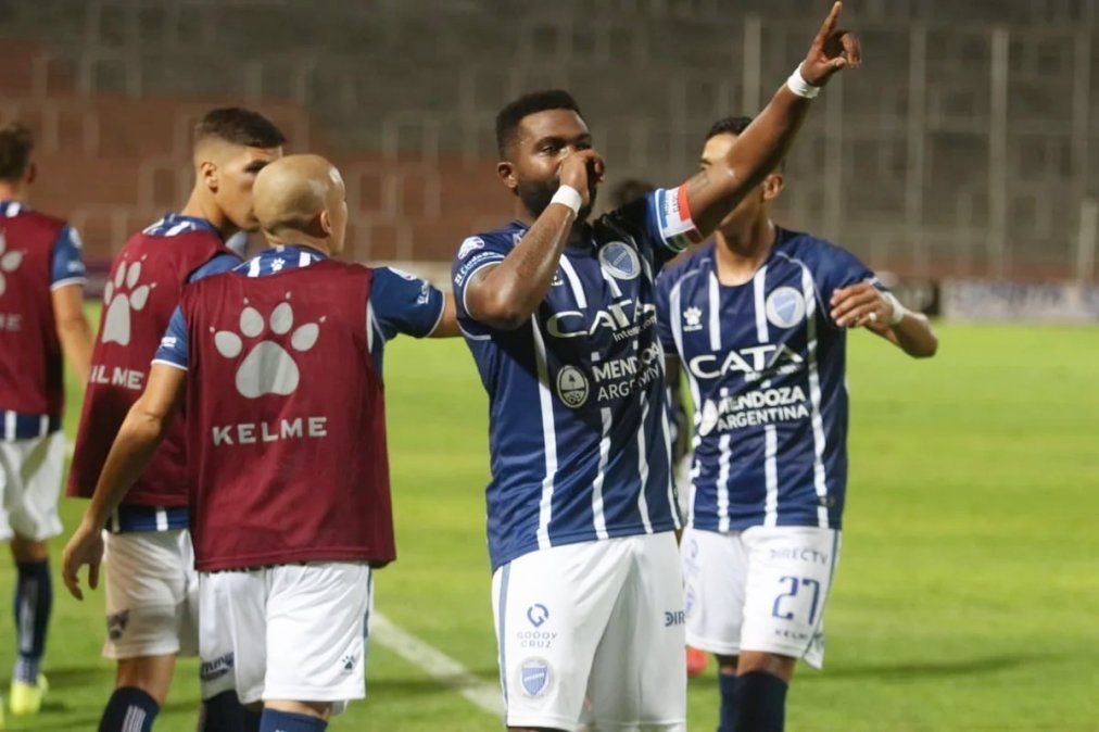 Godoy Cruz se reencontró con el triunfo ante Huracán
