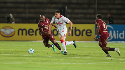 Muschuc Runa fue mucho más que Unión y lo goleó 3 a 0 en la altura de Riobamba