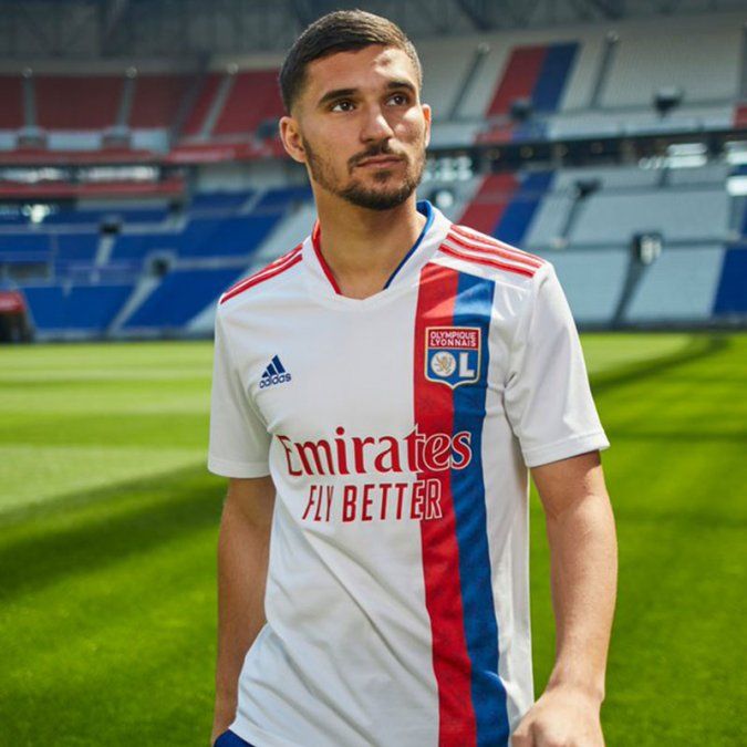 Camiseta titular del Lyon francés para la temporada 21-22.