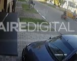 Dos motochorros robaron en el barrio Guadalupe y quedaron filmados -Captura del video