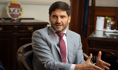 Maximiliano Pullaro impactó con su confesión en la entrevista con Luis Mino: No voy a ser candidato a presidente. El día que termine mi gestión como gobernador, quiero volver a la actividad privada, sentenció el mandatario provincial. Maximiliano Pullaro impactó con su confesión en la entrevista con Luis Mino: No voy a ser candidato a presidente. El día que termine mi gestión como gobernador, quiero volver a la actividad privada, sentenció el mandatario provincial.
