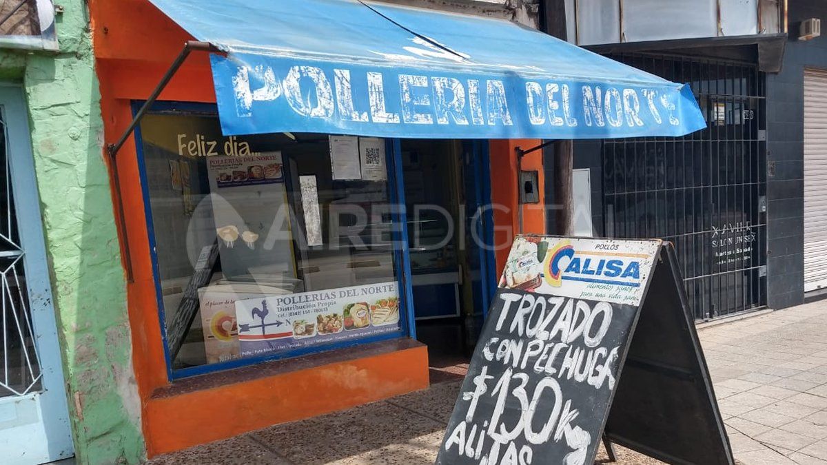 Entró a una pollería, robó dinero, un celular y se llevó unas milanesas de pollo