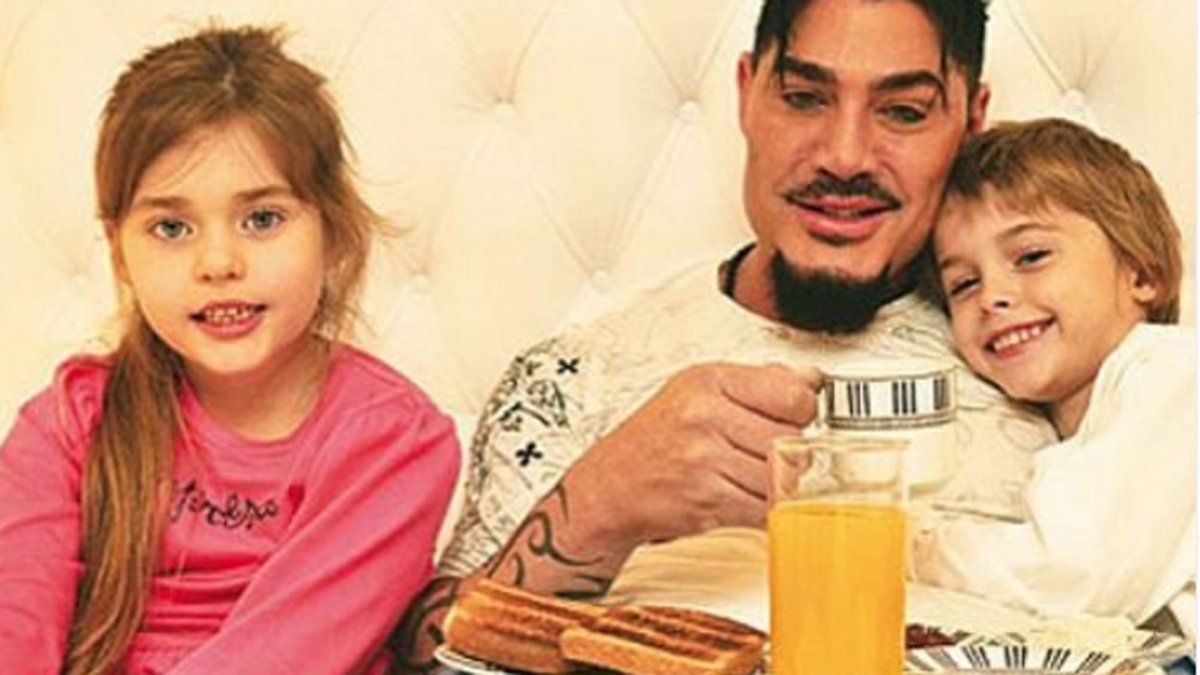 El duro momento de los mellizos hijos de Ricardo Fort.