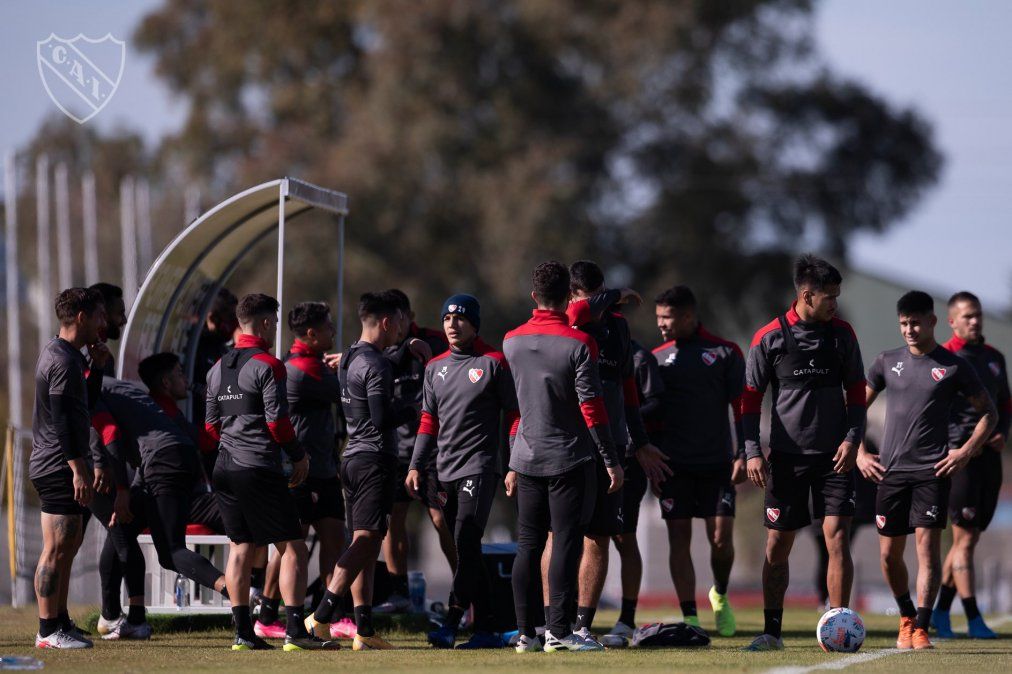 El plantel de Independiente entrena pensando en el duelo ante Guabirá por la Copa Sudamericana y a la espera de la reprogramación del duelo ante Colón por la Copa de la Liga.