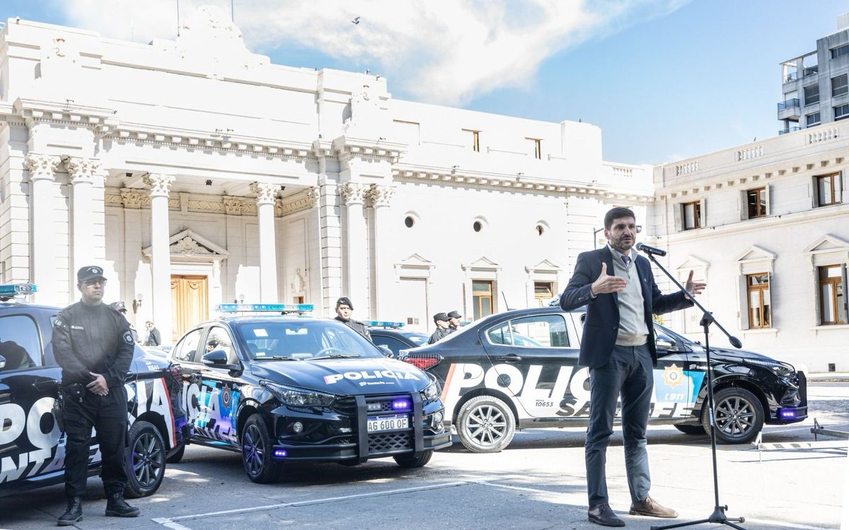 Maximiliano Pullaro dijo que no debatirá cosas intelectuales que alejan a la realidad de lo que está pasando.