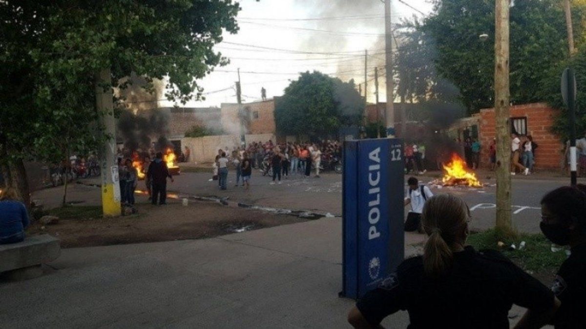 Por el hecho, la casa donde residían los acusados fue incendiada.