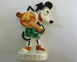 recuerdo del horror: hallan juguete de mickey de un nene que estuvo en auschwitz