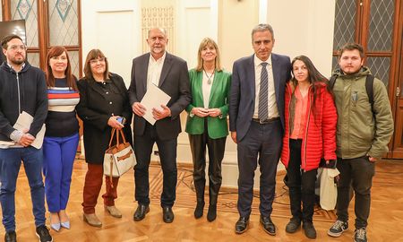 Este encuentro, que busca consensuar políticas de Estado para perseguir el delito, contó con una participación destacada: por primera vez, fueron parte de la discusión víctimas y familiares de víctimas de la inseguridad. Este encuentro, que busca consensuar políticas de Estado para perseguir el delito, contó con una participación destacada: por primera vez, fueron parte de la discusión víctimas y familiares de víctimas de la inseguridad.