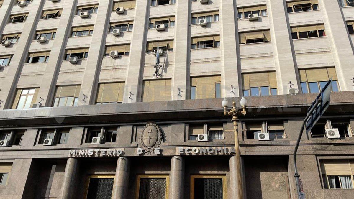 El Ministerio de Economía apura el canje de deuda para despejar vencimientos.