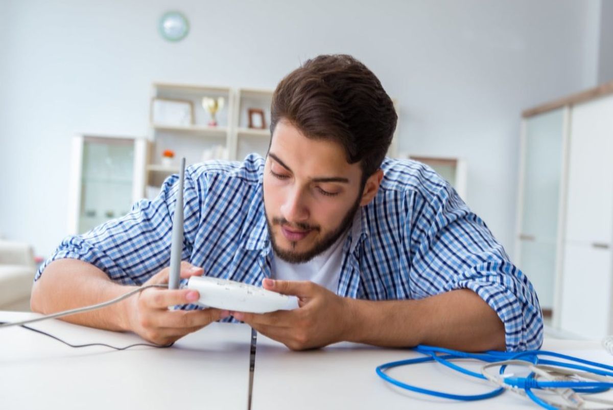 La posición del router determina la fuerza y estabilidad de la señal Wi-Fi en cada habitación.