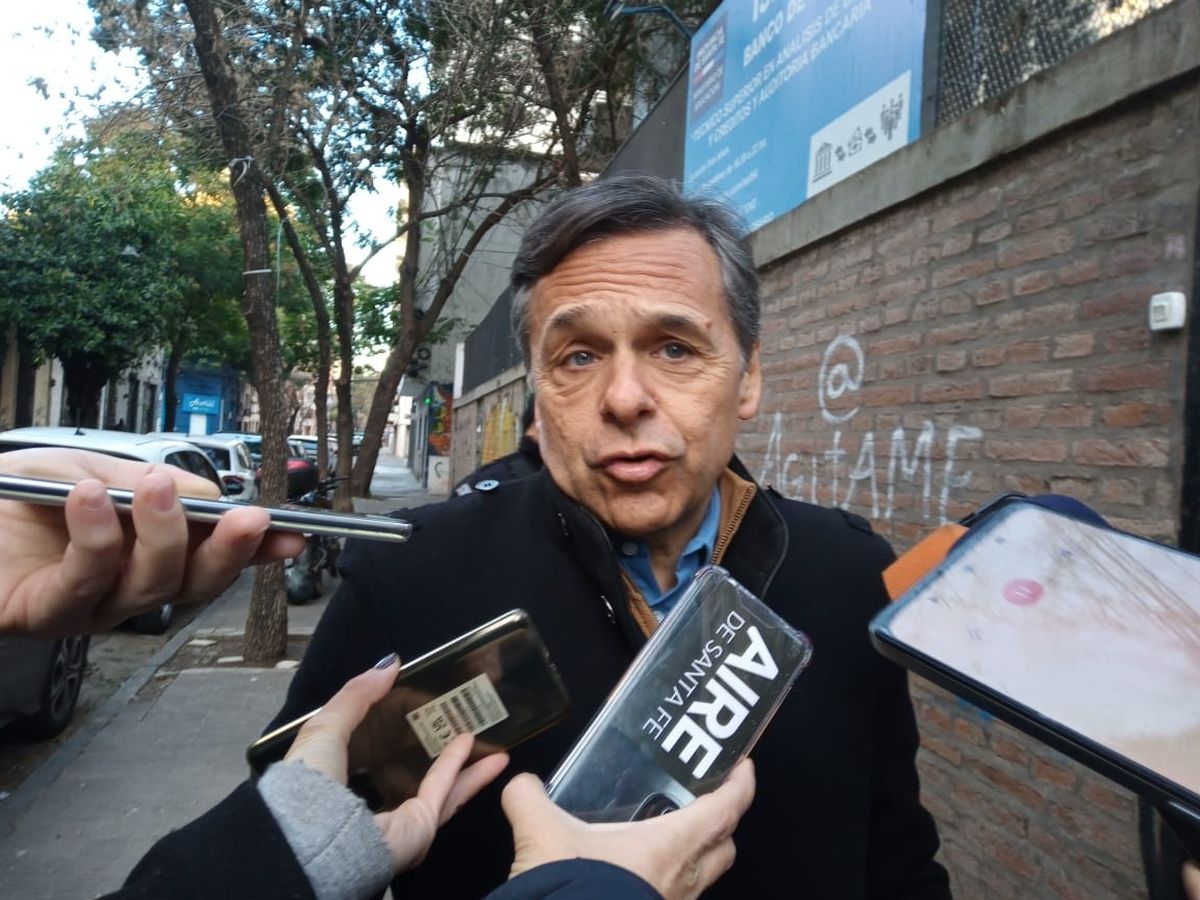 El ministro de Turismo Diego Giuliano advirtió este lunes que en una hipotética presidencia de Javier Milei las tarifas van a hacer aumentar los colectivos