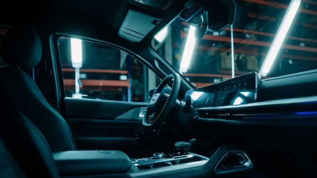 La camioneta Dakota tiene un interior más tecnológico y futurista. La camioneta Dakota tiene un interior más tecnológico y futurista.