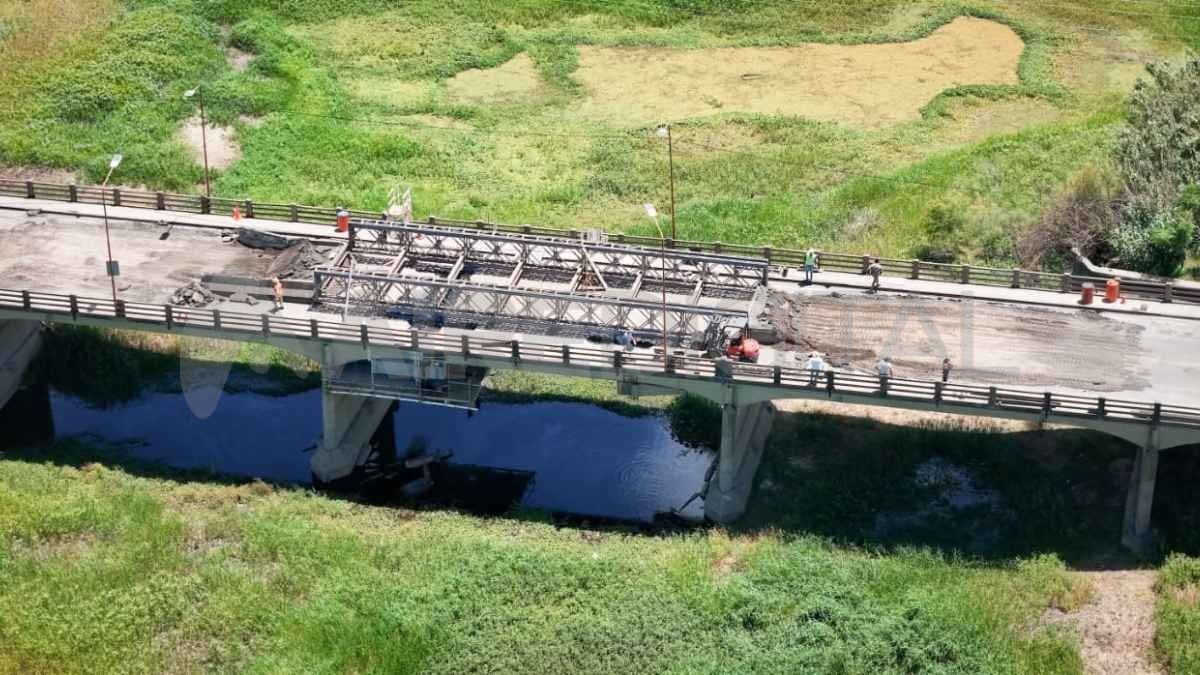 El desmantelamiento del Bailey desde el aire. El desmantelamiento del Bailey desde el aire.