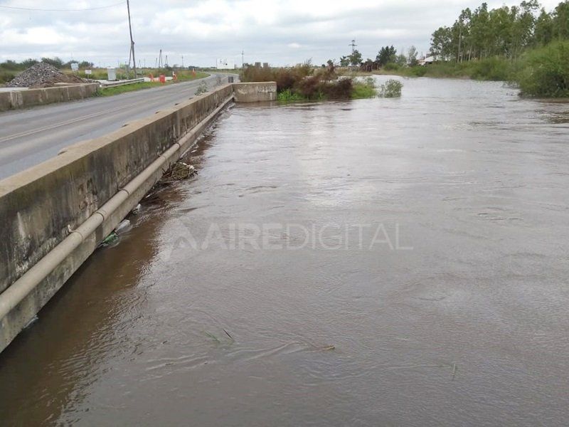 Preocupa la creciente del arroyo Los Padres, que amenaza con cortar Ruta 11