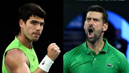 altText(Carlos Alcaraz y Novak Djokovic disputan la final del Open de Australia)}