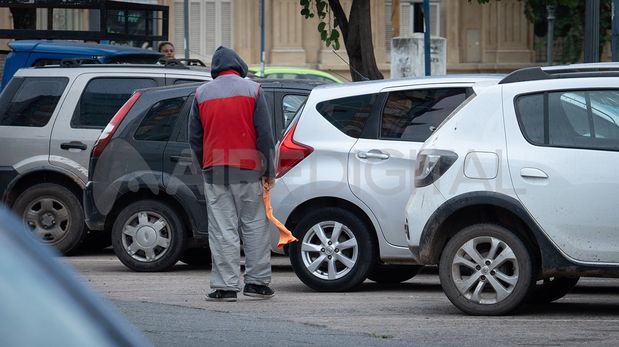 Sebastián Mastropaolo se refirió a la problemática de los cuidacoches en Santa Fe.