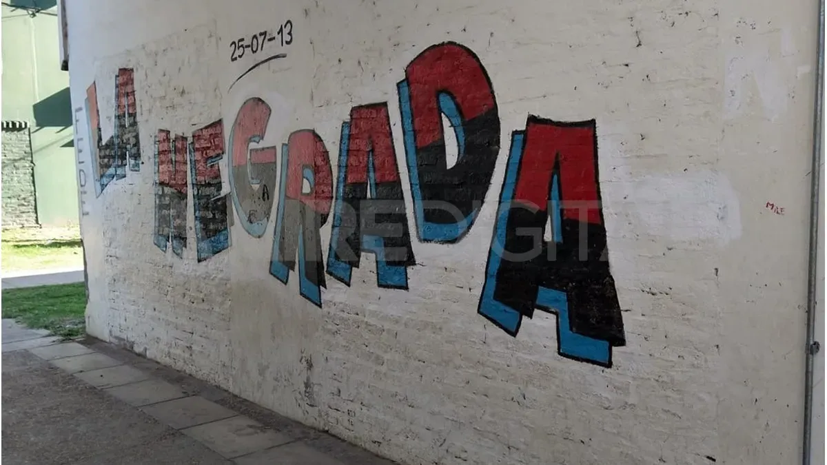 Una de las pintadas en la zona del estadio de Colón. Una de las pintadas en la zona del estadio de Colón.