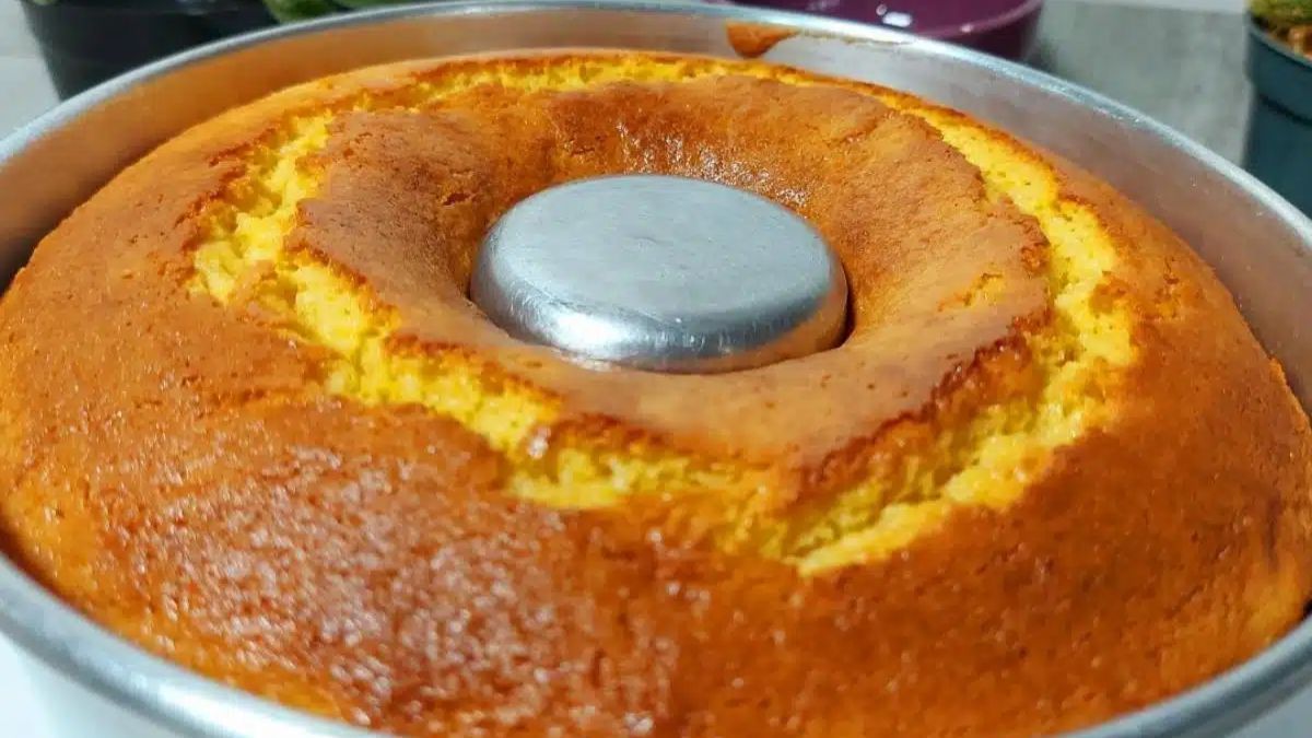 La receta del bizcochuelo de harina de maíz y crema.