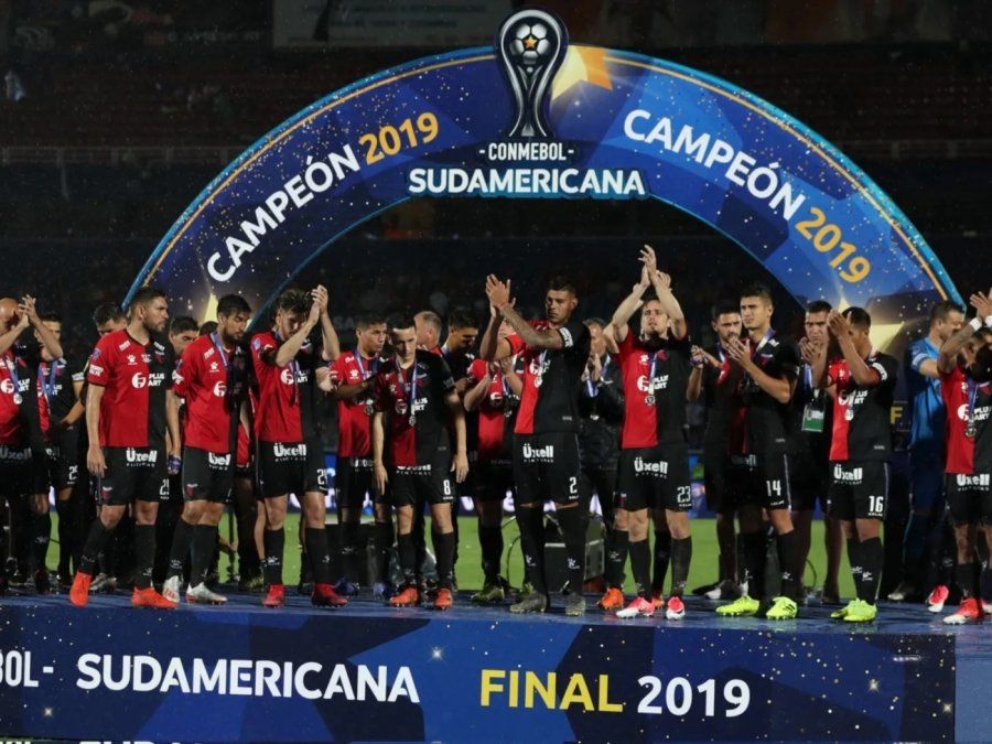 Colón disputó en 2019 la final más importante de su historia. El subcampeonato en la Copa Sudamericana vino de la mano de un éxodo extraordinario de hinchas de Colón en Asunción. Colón disputó en 2019 la final más importante de su historia. El subcampeonato en la Copa Sudamericana vino de la mano de un éxodo extraordinario de hinchas de Colón en Asunción.