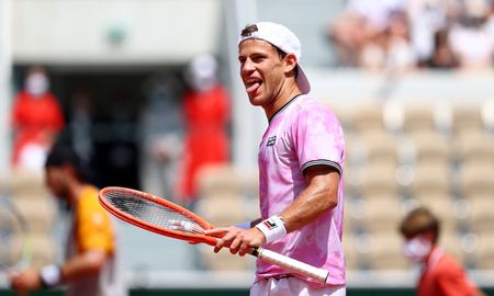 Diego Schwartzman derrotó a Jan-Lennard Struff y avanzó a cuartos de final de Roland Garros, donde enfrentará a Rafael Nadal o Jannik Sinner. Diego Schwartzman derrotó a Jan-Lennard Struff y avanzó a cuartos de final de Roland Garros, donde enfrentará a Rafael Nadal o Jannik Sinner.