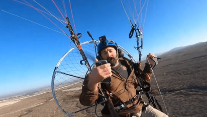 Un youtuber piloteaba un paramotor, tuvo un accidente y cayó de 25 metros de altura