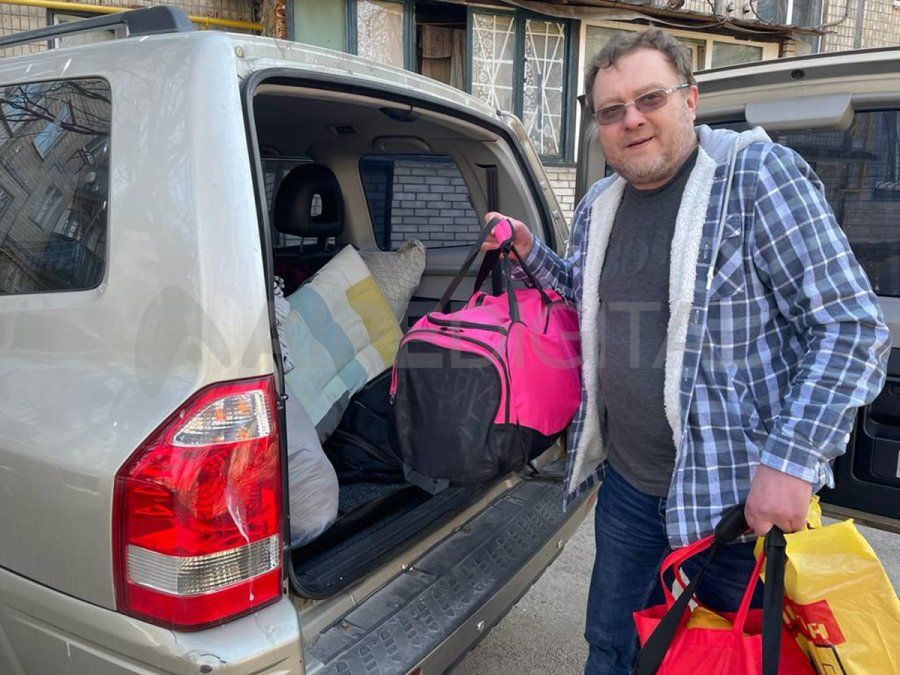 Dima realiza viajes hasta la frontera con Polonia con civiles que huyen de la guerra.