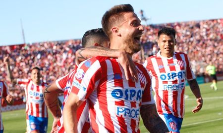Se cumple un aniversario del último clásico santafesino disputado entre Colón y Unión. Se cumple un aniversario del último clásico santafesino disputado entre Colón y Unión.